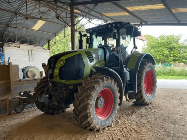 Tracteur Claas AXION 820 CEBIS – 225 ch – 4RM – 2015