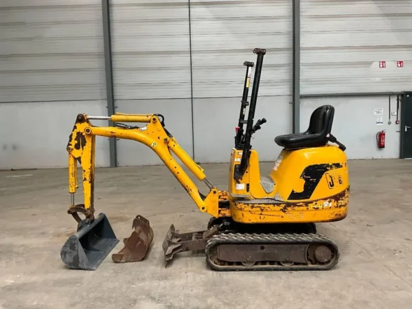 Mini-pelle JCB 8008 (2007) – 3 Godets inclus