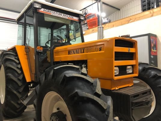 Tracteur Renault 681-4S – 1983 – 65 ch – 4RM