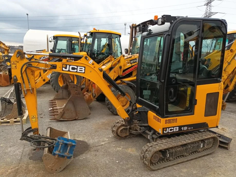 Mini-pelle JCB 19C-1 (2021) – 1,8 t – Équipement complet