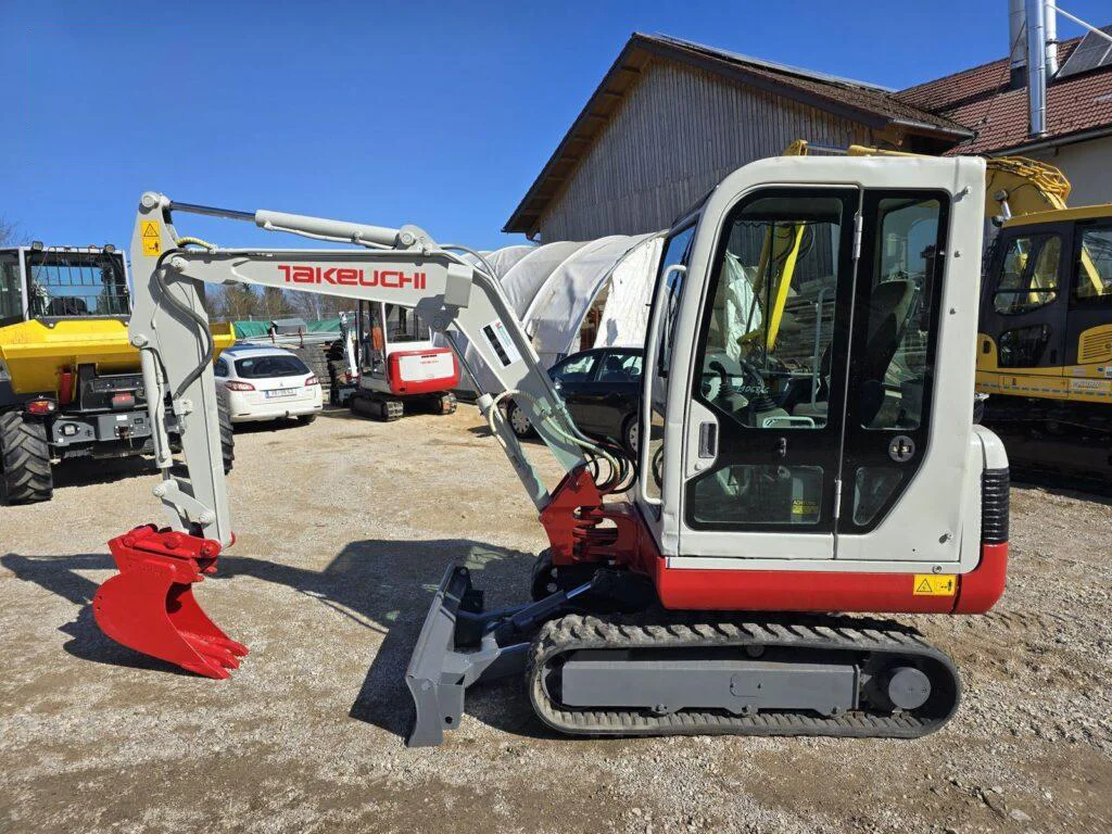 Mini-pelle Takeuchi TB125 (2000) – 3 Godets inclus – Image 10