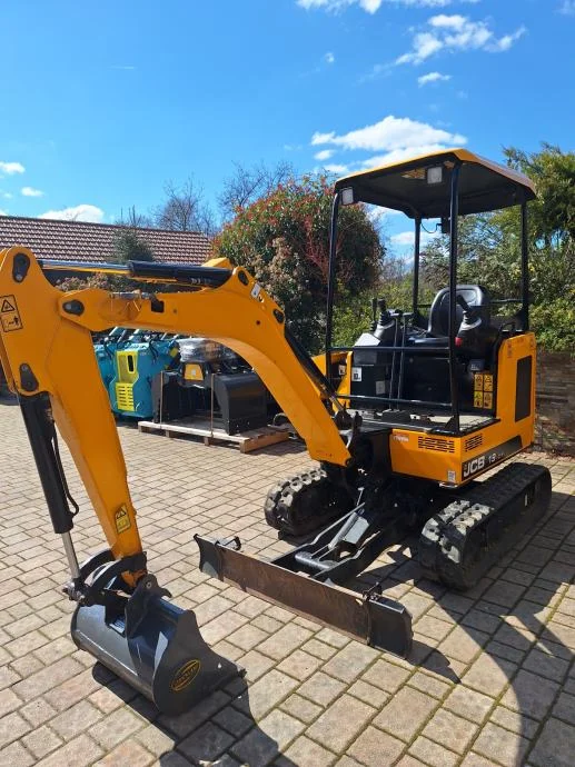 Mini-pelle JCB 19C-1 (2019) – 1,9 t – Excellent état – Image 11