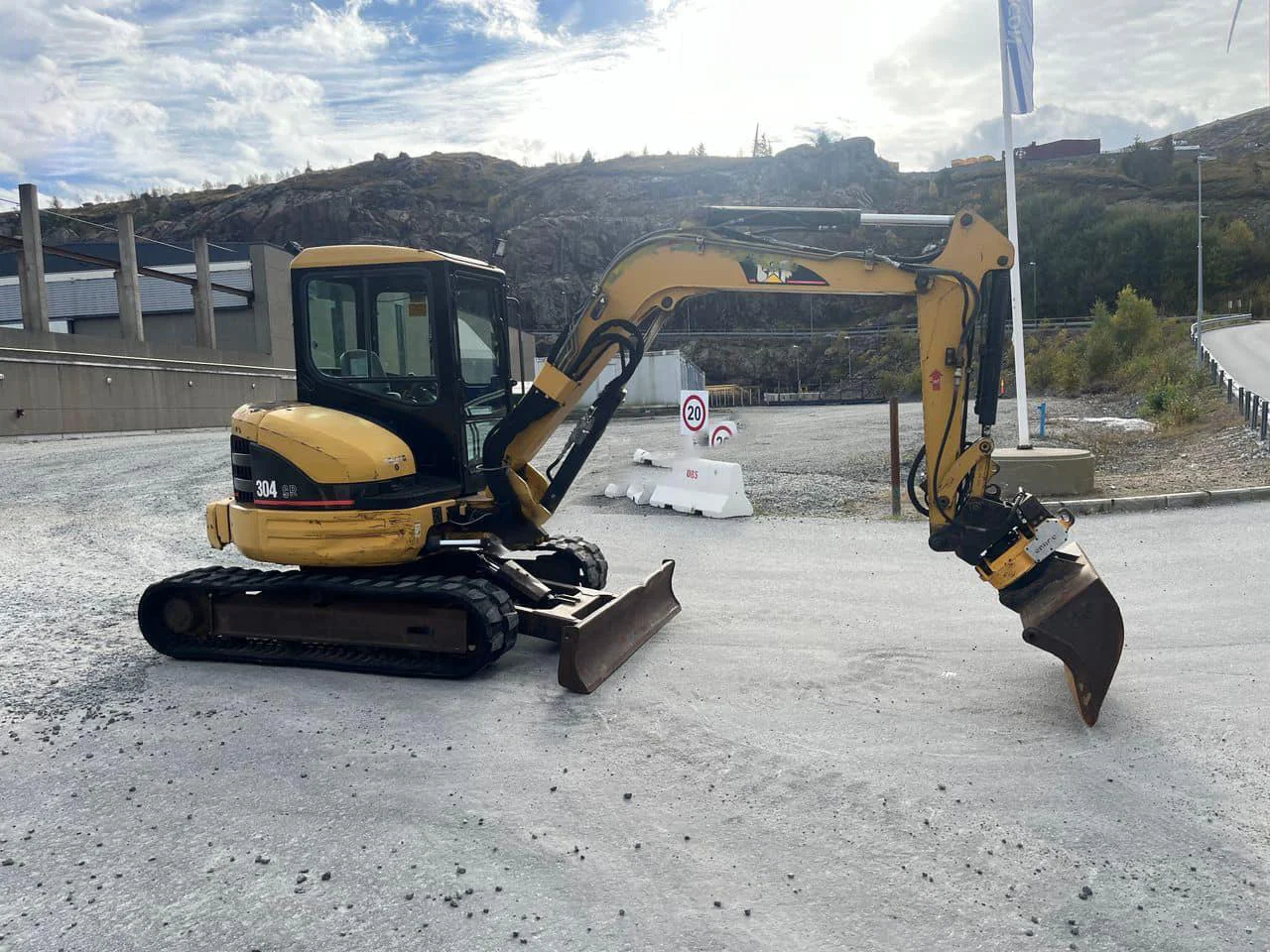 Mini-pelle Caterpillar 304 CR (2003) – Rototilt + 3 Godets inclus – Image 11