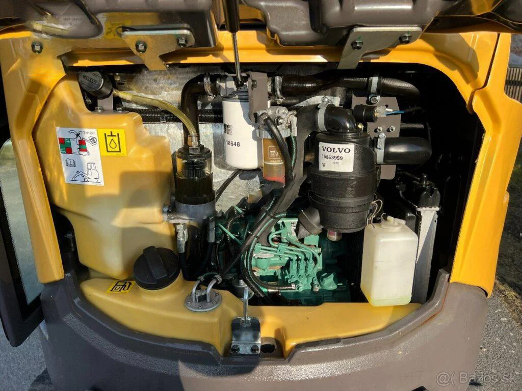 Mini-pelle Volvo ECR25D (2015) – 3 godets + godet inclinable – Image 12