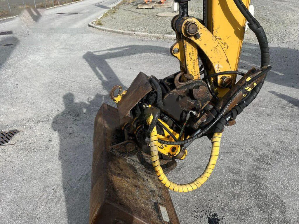 Mini-pelle Caterpillar 304 CR (2003) – Rototilt + 3 Godets inclus – Image 13