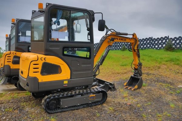 Mini-pelle APS KME20 – 2 t – Compacte, puissante et polyvalente – Image 2