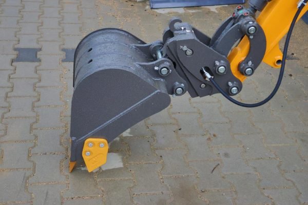 Mini-pelle APS KME20 – 2 t – Compacte, puissante et polyvalente – Image 4