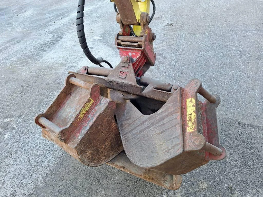 Mini-pelle Yanmar B25V (2002) – 3 Godets inclus – Image 4