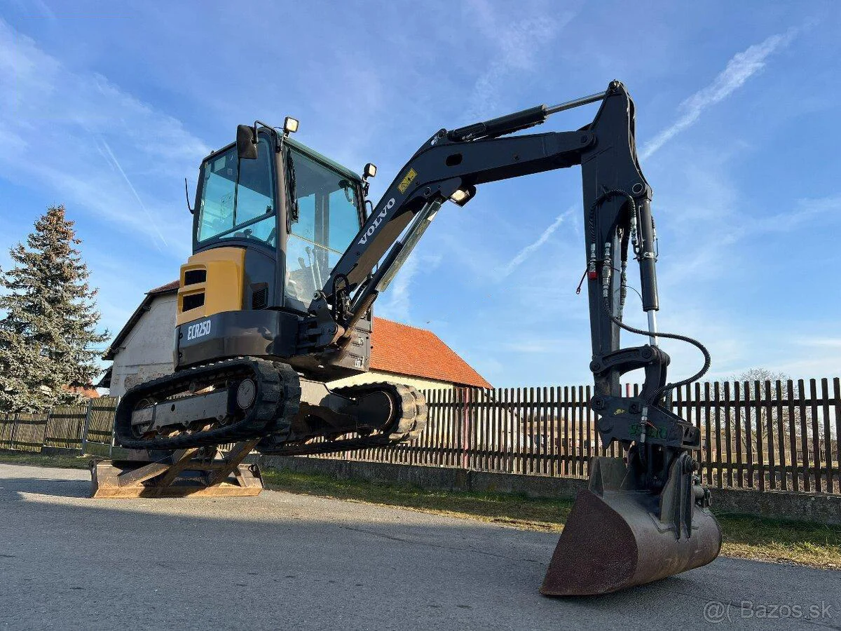 Mini-pelle Volvo ECR25D (2015) – 3 godets + godet inclinable – Image 5