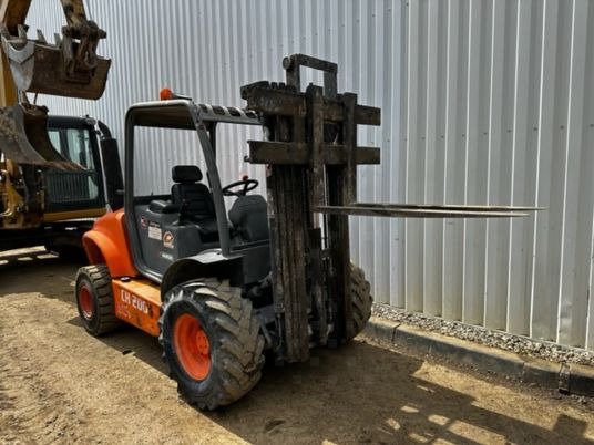 Chariot Élévateur Tout-Terrain AUSA C200HX4 – 4x4 – Image 7