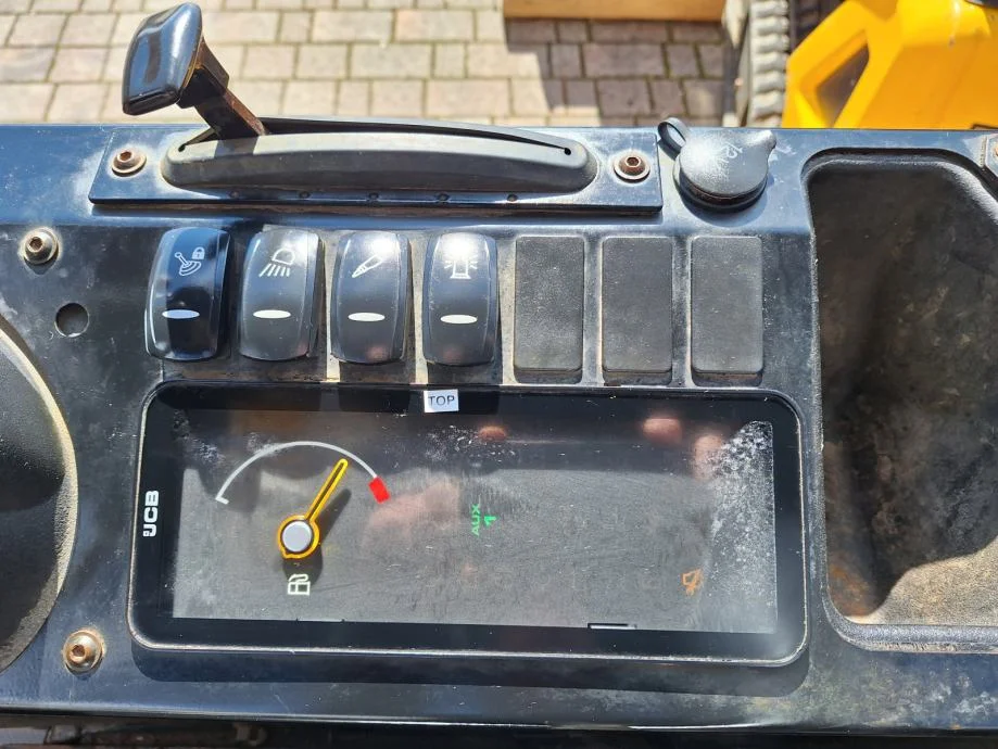 Mini-pelle JCB 19C-1 (2019) – 1,9 t – Excellent état – Image 7