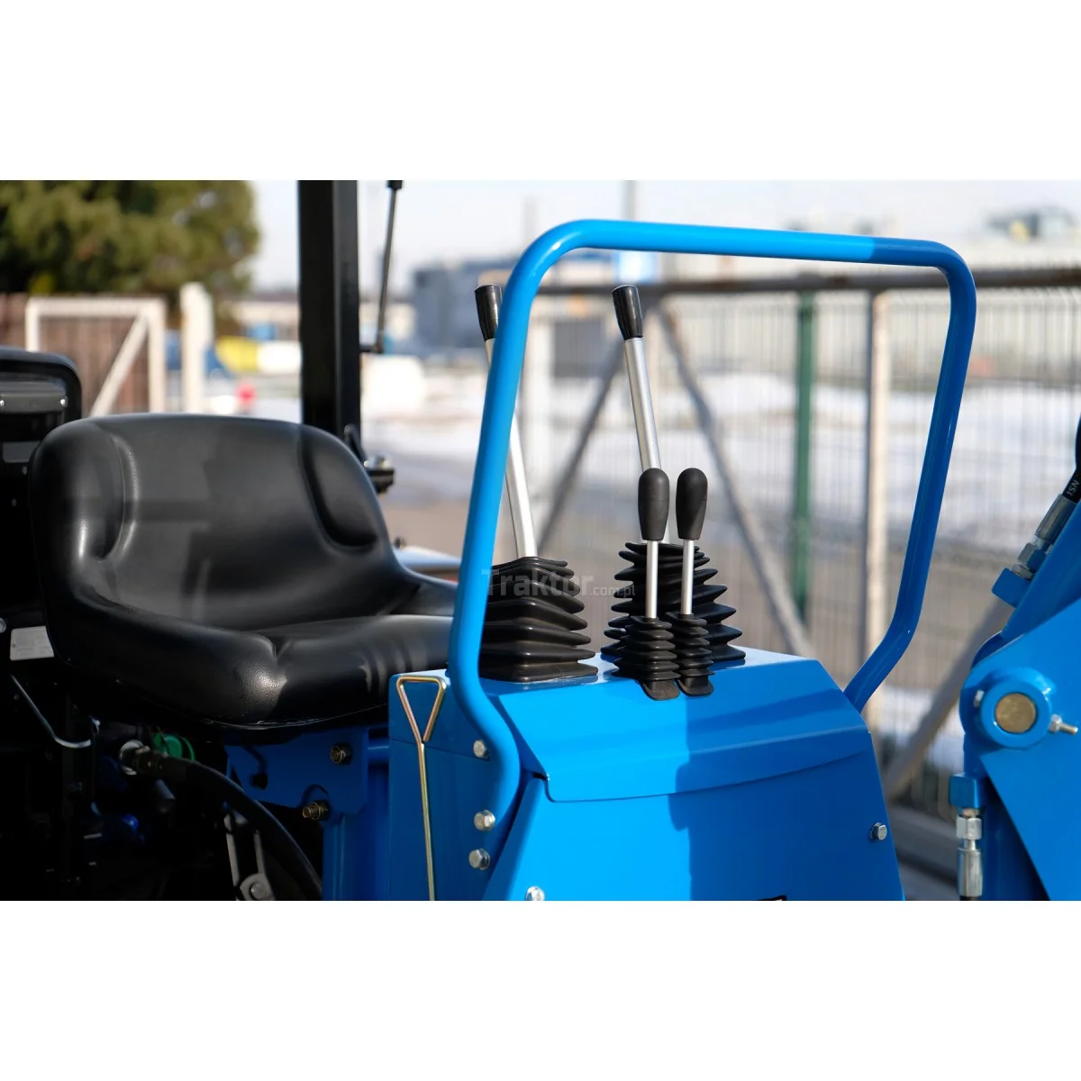 Pelle Tracteur LB2100 – Compatible LS MT3 – Image 7