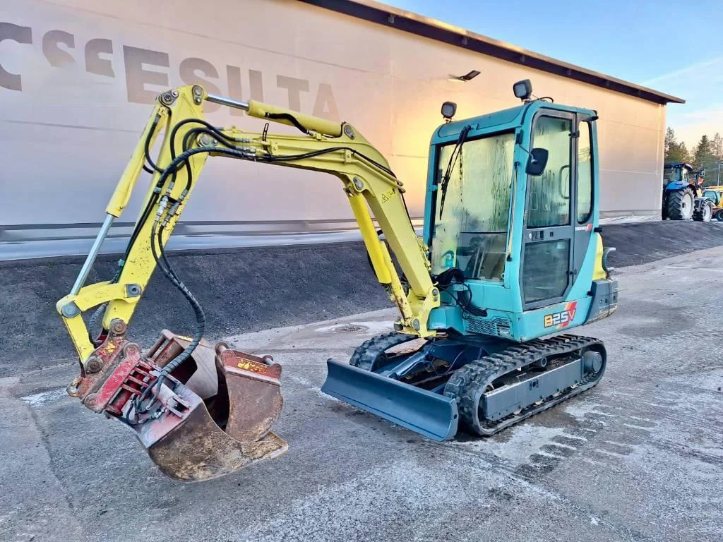 Mini-pelle Yanmar B25V (2002) – 3 Godets inclus – Image 8