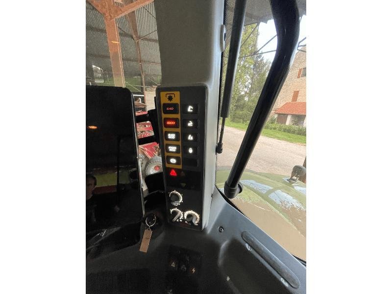 Tracteur Claas AXION 820 CEBIS – 225 ch – 4RM – 2015 – Image 9