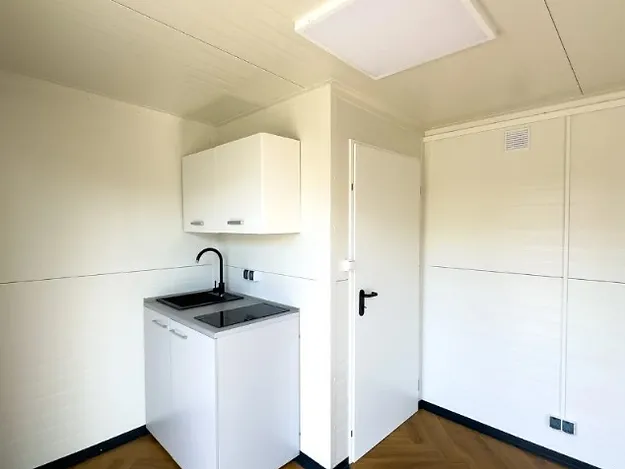 Conteneur Maison / Bureau 6×3 mètres modèle Stockholm avec sanitaires et cuisine – Image 4