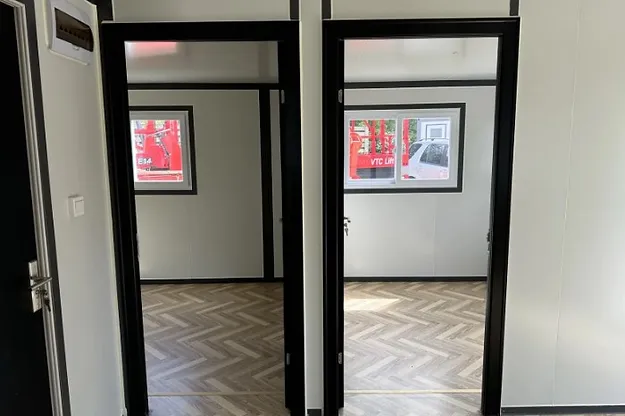 Conteneur Mobile - Tiny House avec Deux Chambres et Cuisine, modèle 2024 – Image 6