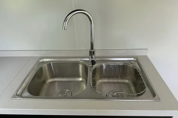 Conteneur Mobile - Tiny House avec Deux Chambres et Cuisine, modèle 2024 – Image 9