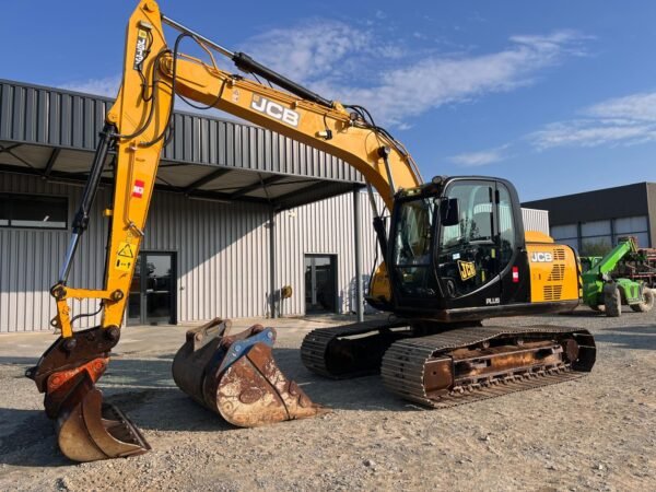 JCB JS131 LC