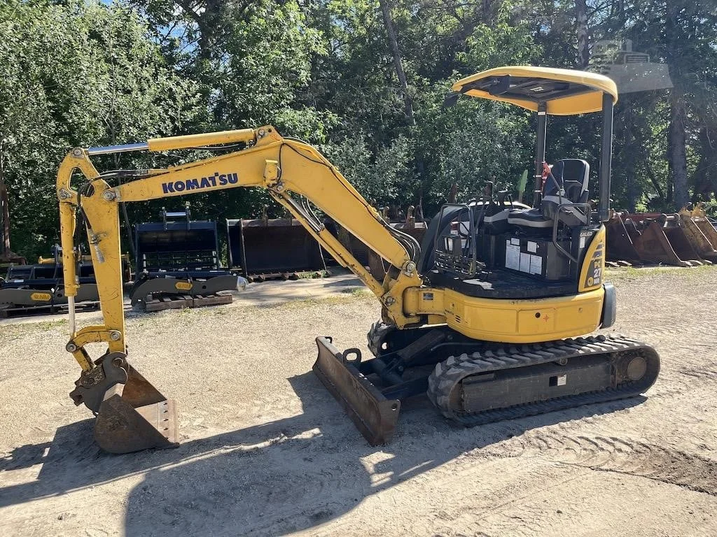 KOMATSU PC27MR-2 + 4 GODETS – Mini Pelle 3T