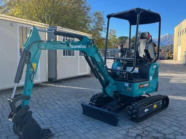 SUNWARD SWE18UF + 3 GODETS – Mini Pelle 1,8T