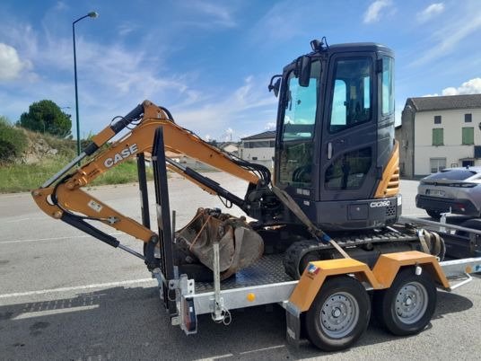 CASE CX26C + 3 GODETS + REMORQUE – Mini Pelle 2,5T