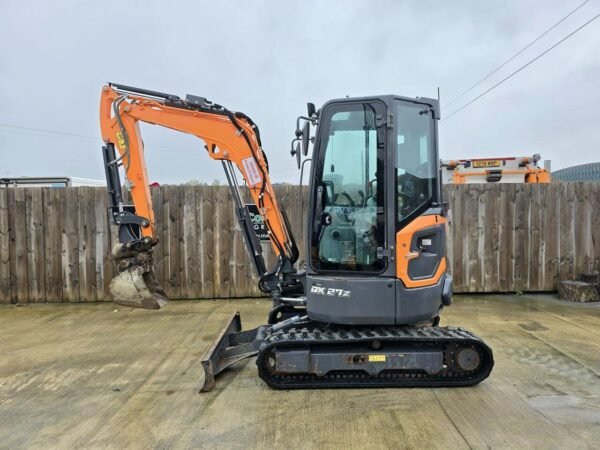 Doosan DX27Z–7 + 3 GODETS – Mini Pelle 2,7T