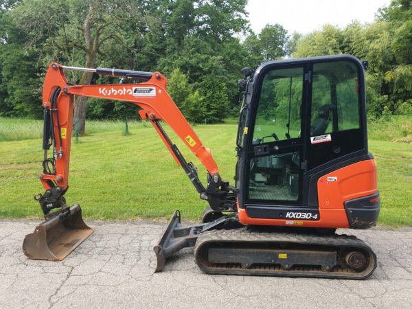 KUBOTA KX 030-4 + 3 GODETS – Mini Pelle 2,865T