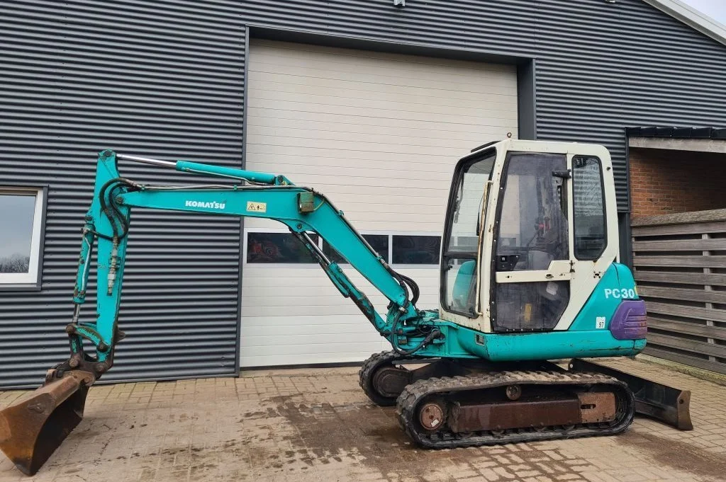 KOMATSU PC30-7 + 3 GODETS – Mini Pelle 3,8T – Image 10