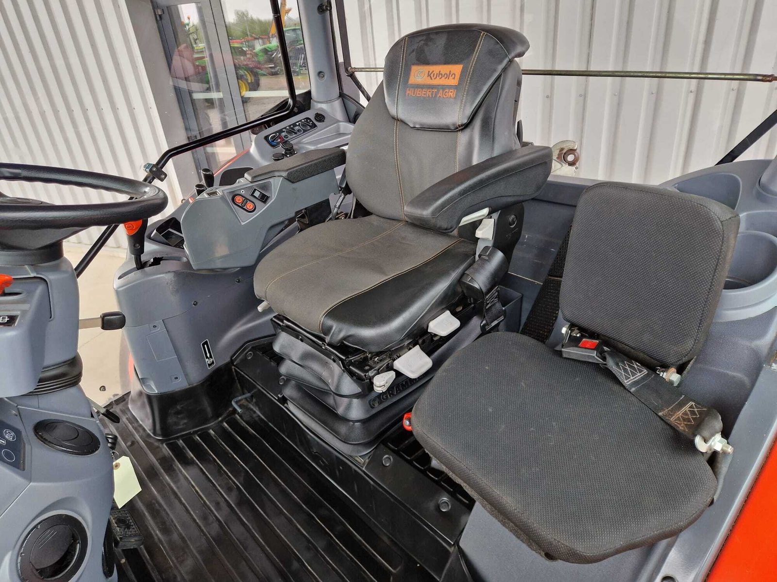 KUBOTA M105 GXS-IV – Image 11