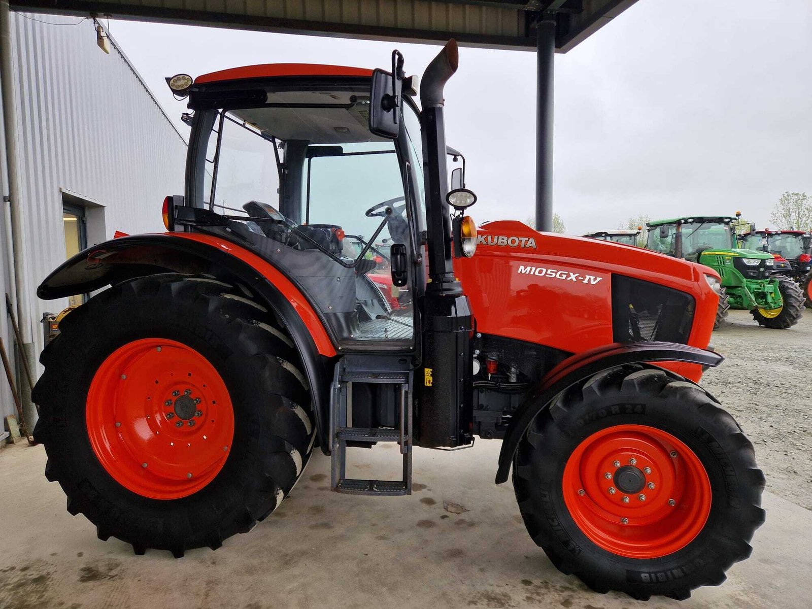 KUBOTA M105 GXS-IV – Image 12