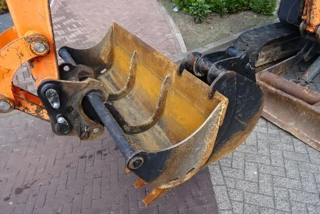 CATERPILLAR 301.7 D + 4 GODETS – Mini Pelle 1,7 T – Image 2