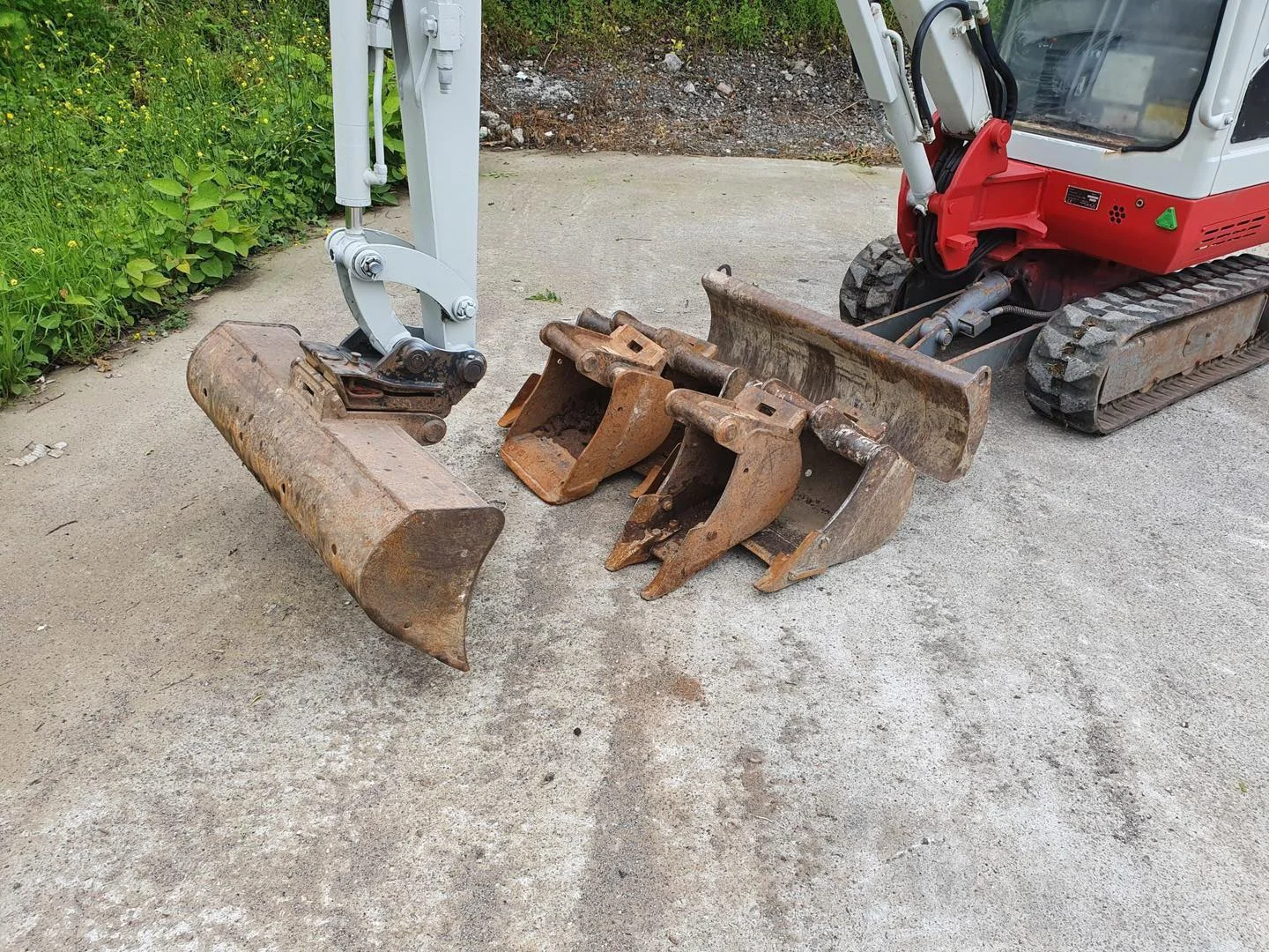 TAKEUCHI TB014 + 5 GODETS – Mini Pelle 1,5T – Image 2