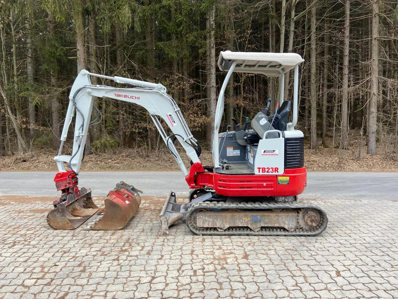 TAKEUCHI TB23R + 3 GODETS – Mini Pelle 2,5T – Image 2