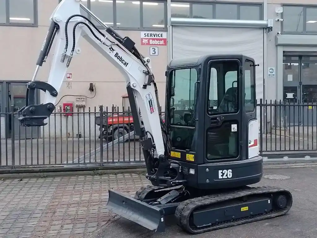 BOBCAT E26 + 3 GODETS – Mini Pelle 2,64T – Image 2