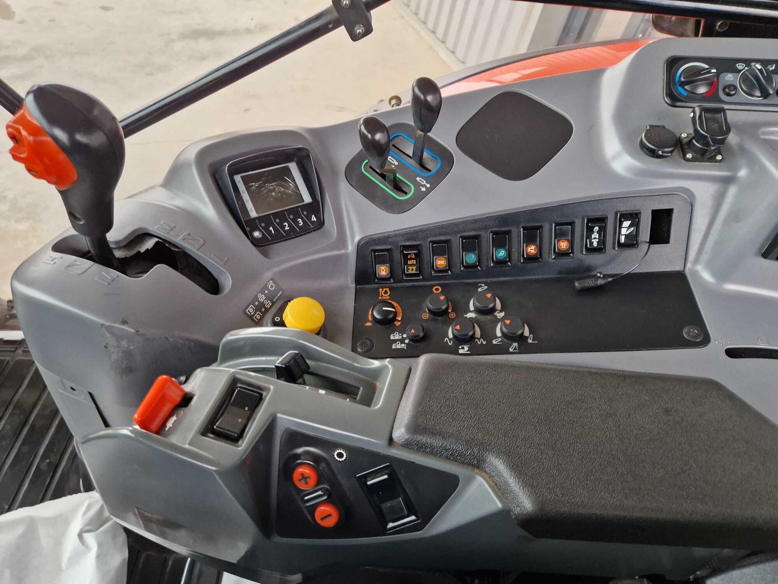 KUBOTA M105 GXS-IV – Image 17