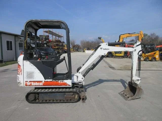 BOBCAT 320 + 3 GODETS – Mini Pelle 1.5T – Image 3