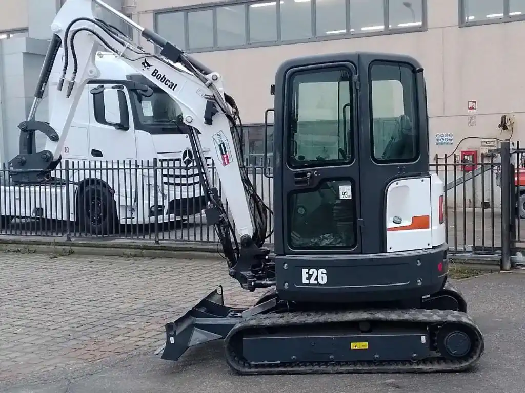 BOBCAT E26 + 3 GODETS – Mini Pelle 2,64T – Image 3