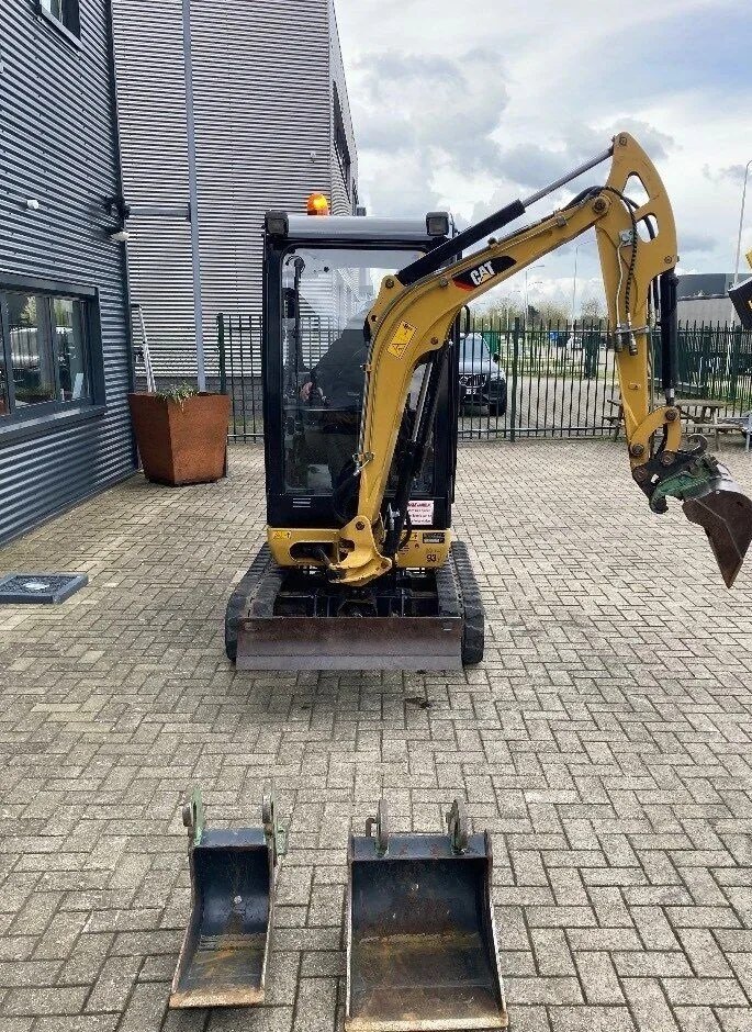 CATERPILLAR 301.7 D + 4 GODETS – Mini Pelle 1,7 T – Image 3