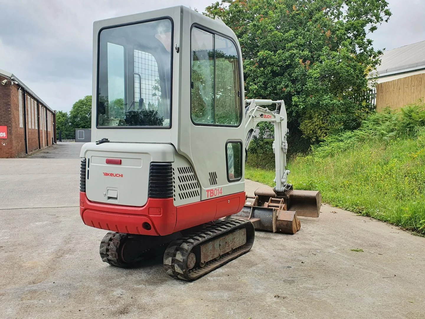TAKEUCHI TB014 + 5 GODETS – Mini Pelle 1,5T – Image 4