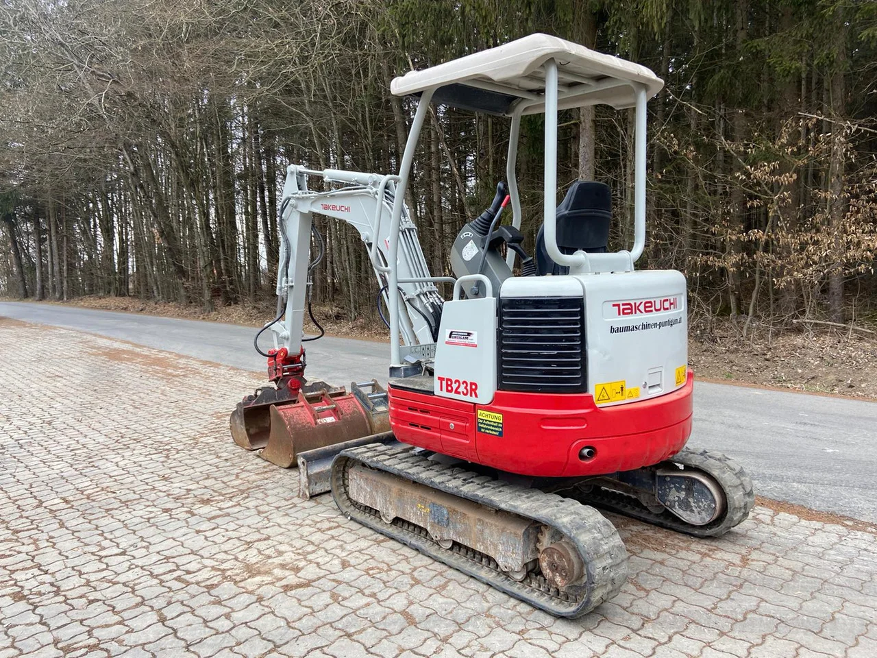 TAKEUCHI TB23R + 3 GODETS – Mini Pelle 2,5T – Image 5