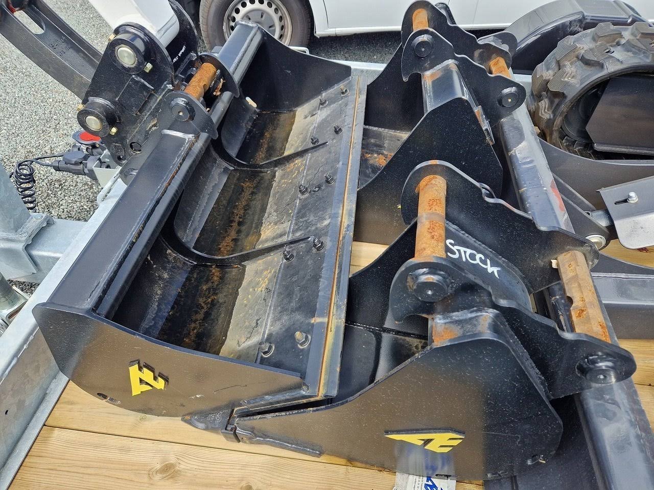 Bobcat E27Z + Remorque + 3 Godets + Marteau BRH Hydraulique Mini pelle 2,7T – Image 5