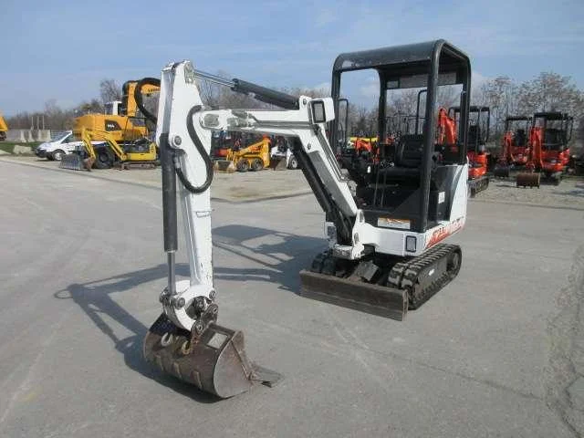BOBCAT 320 + 3 GODETS – Mini Pelle 1.5T – Image 5