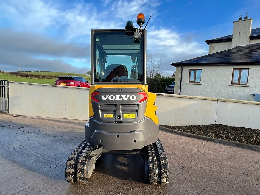 Mini Pelle BOBCAT E17 + 3 Godets GEITH – 1,71T – 2021 – Image 5