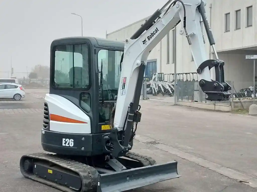 BOBCAT E26 + 3 GODETS – Mini Pelle 2,64T – Image 8