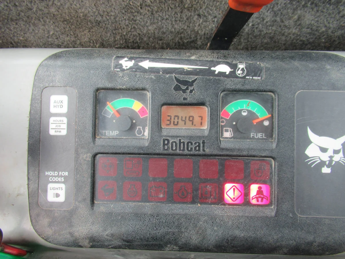 BOBCAT X334 + 3 GODETS – Mini Pelle 3,4T – Image 8