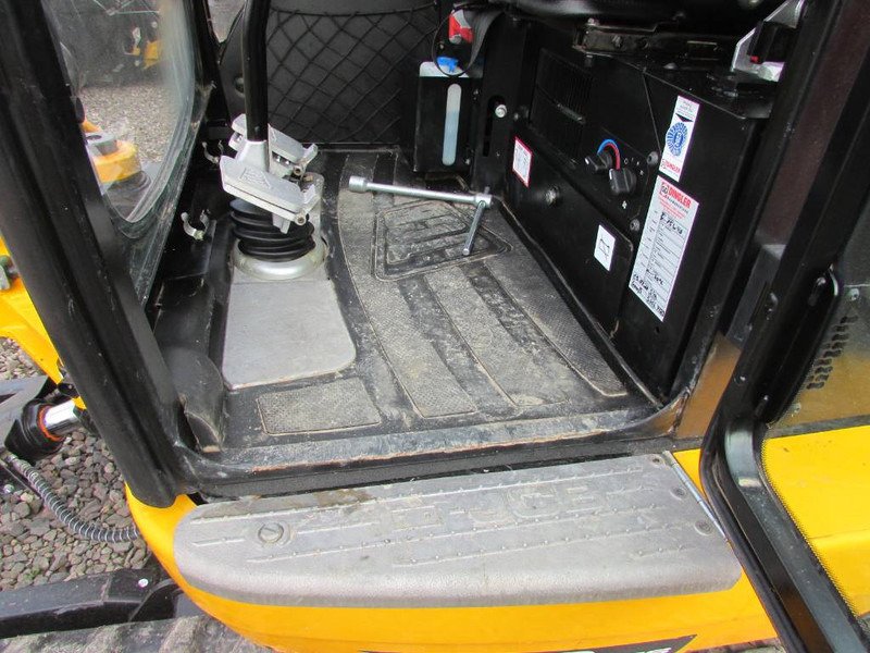 JCB 8029 CTS + 3 GODETS – Mini Pelle 2,9T – Image 9