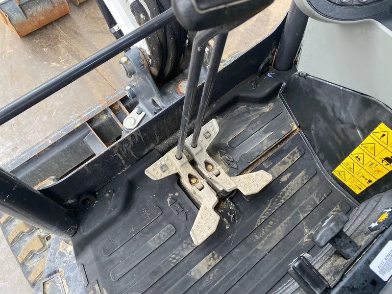 BOBCAT E27 + 3 GODETS – Mini Pelle 2,68T – Image 9